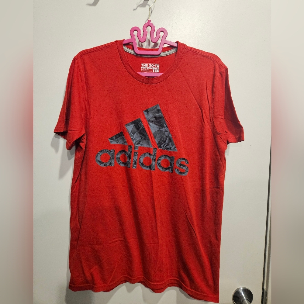 Adidas The Go To Performace Red Graphic Logo Tee Large